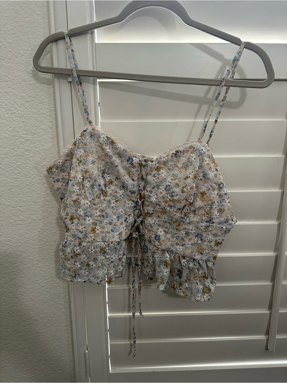 wild fable Floral Lace-Up Cropped Cami in Blue & White